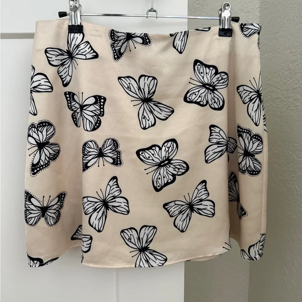 More To Come Araceli Butterfly Print Mini Skirt - Picture 6 of 6